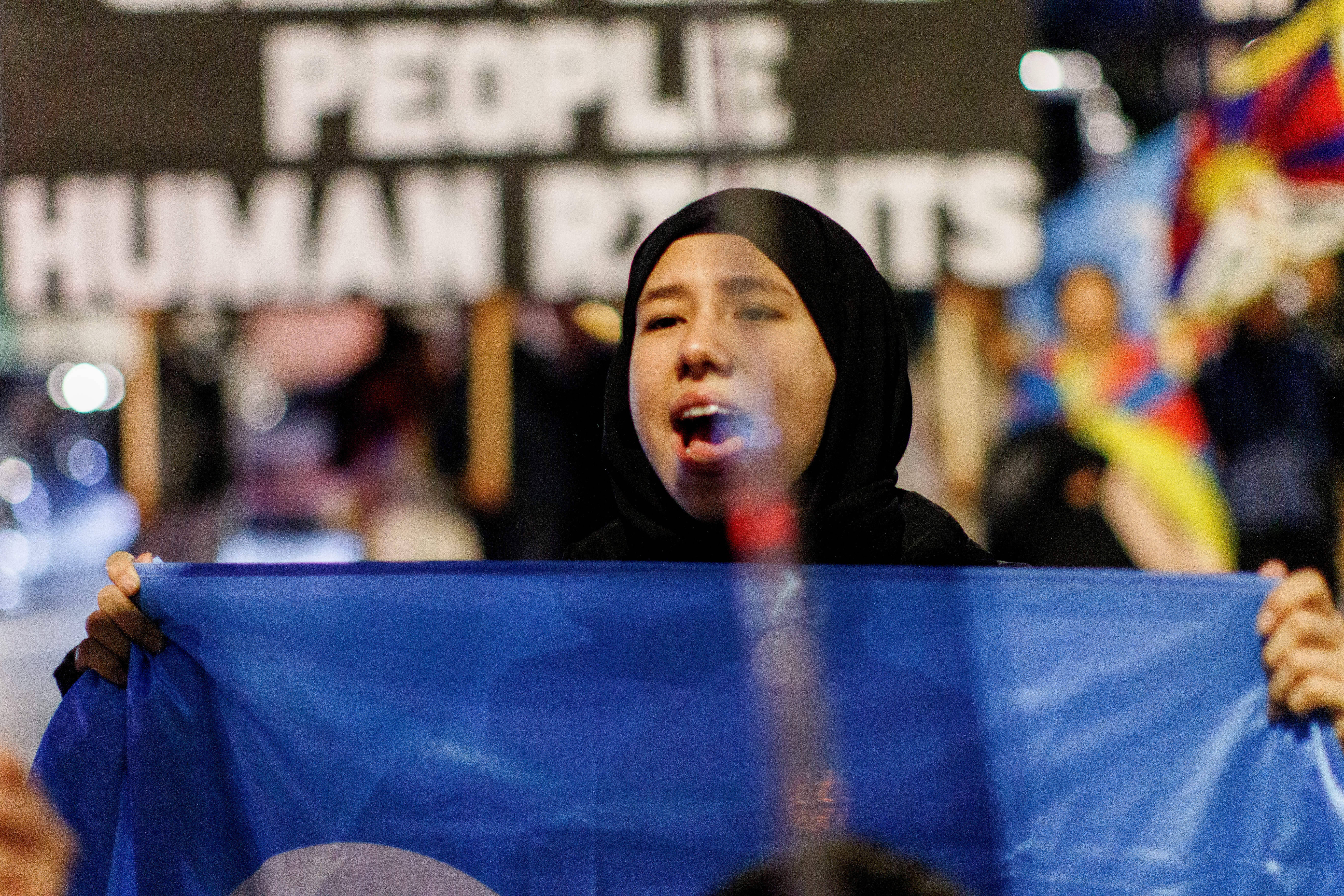 Revolution in China! Aufstand gegen Xi! Menschen rebellieren gegen Corona-Maßnahmen - tritt Xi zurück?