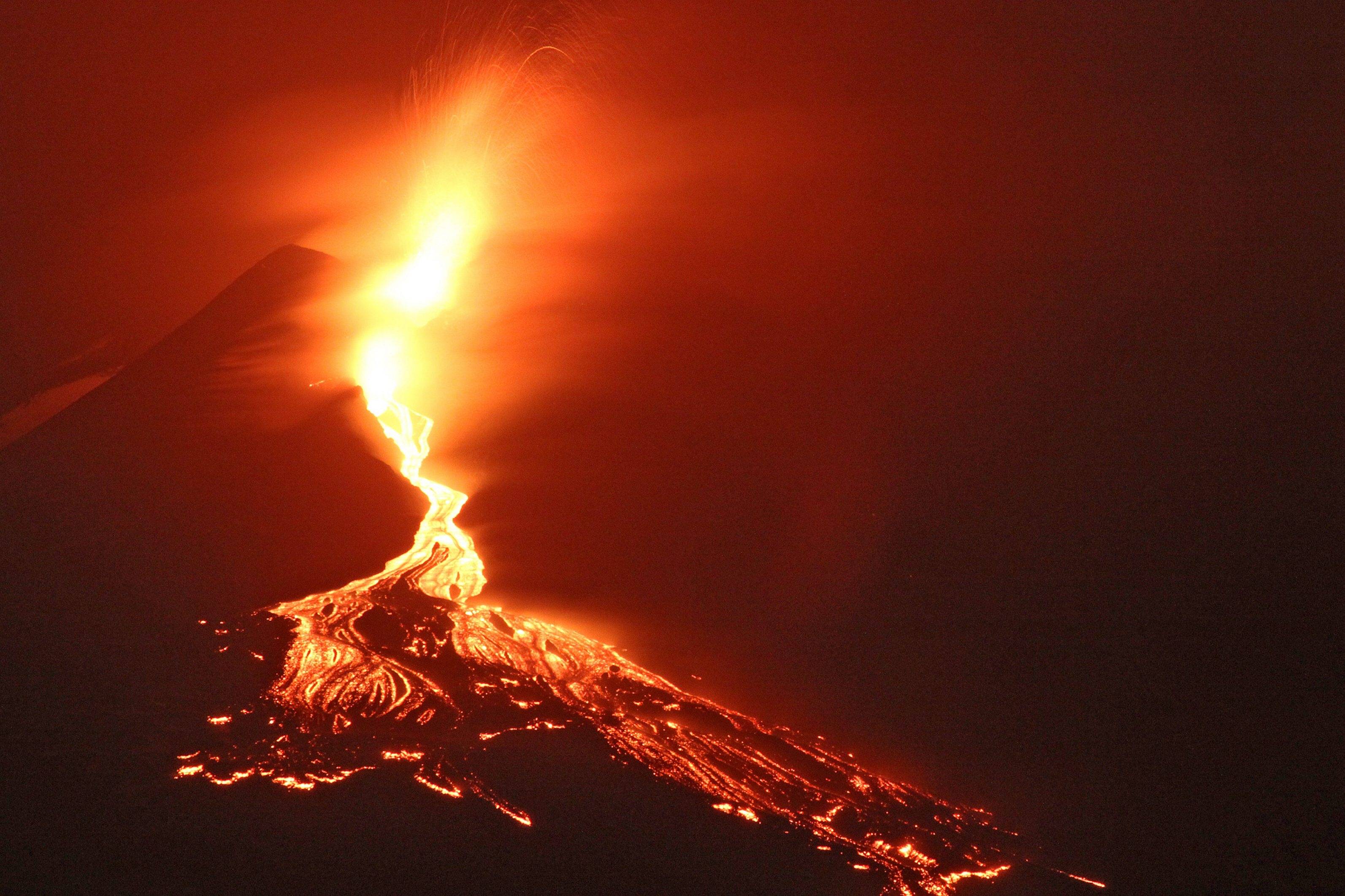 EILMELDUNG! Höchste Tsunami-Warnung nach Vulkanausbruch!