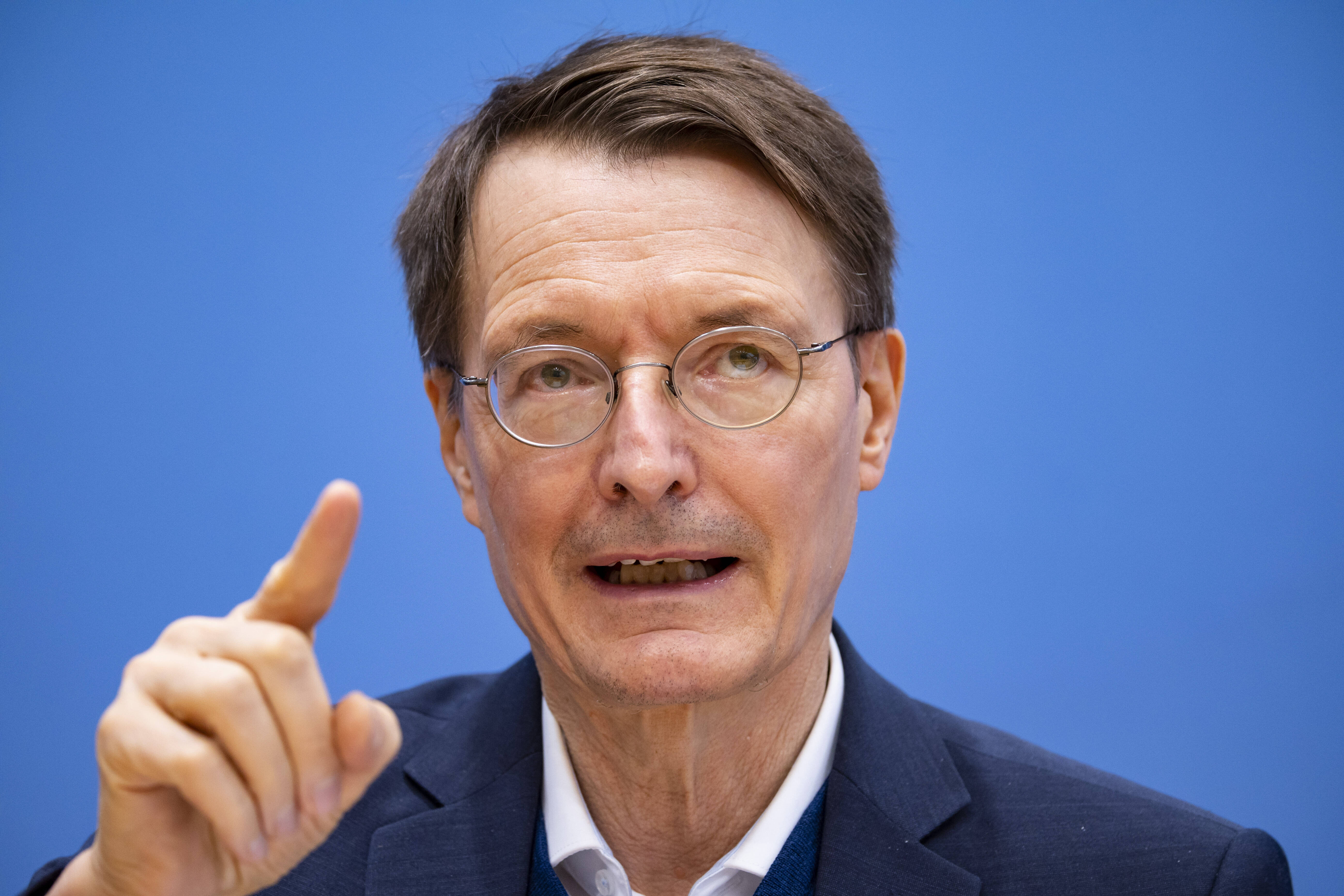 Corona-Wende! Lauterbach spricht von Impfschäden und Hilfe für Long-Covid - hat er uns alle getäuscht?