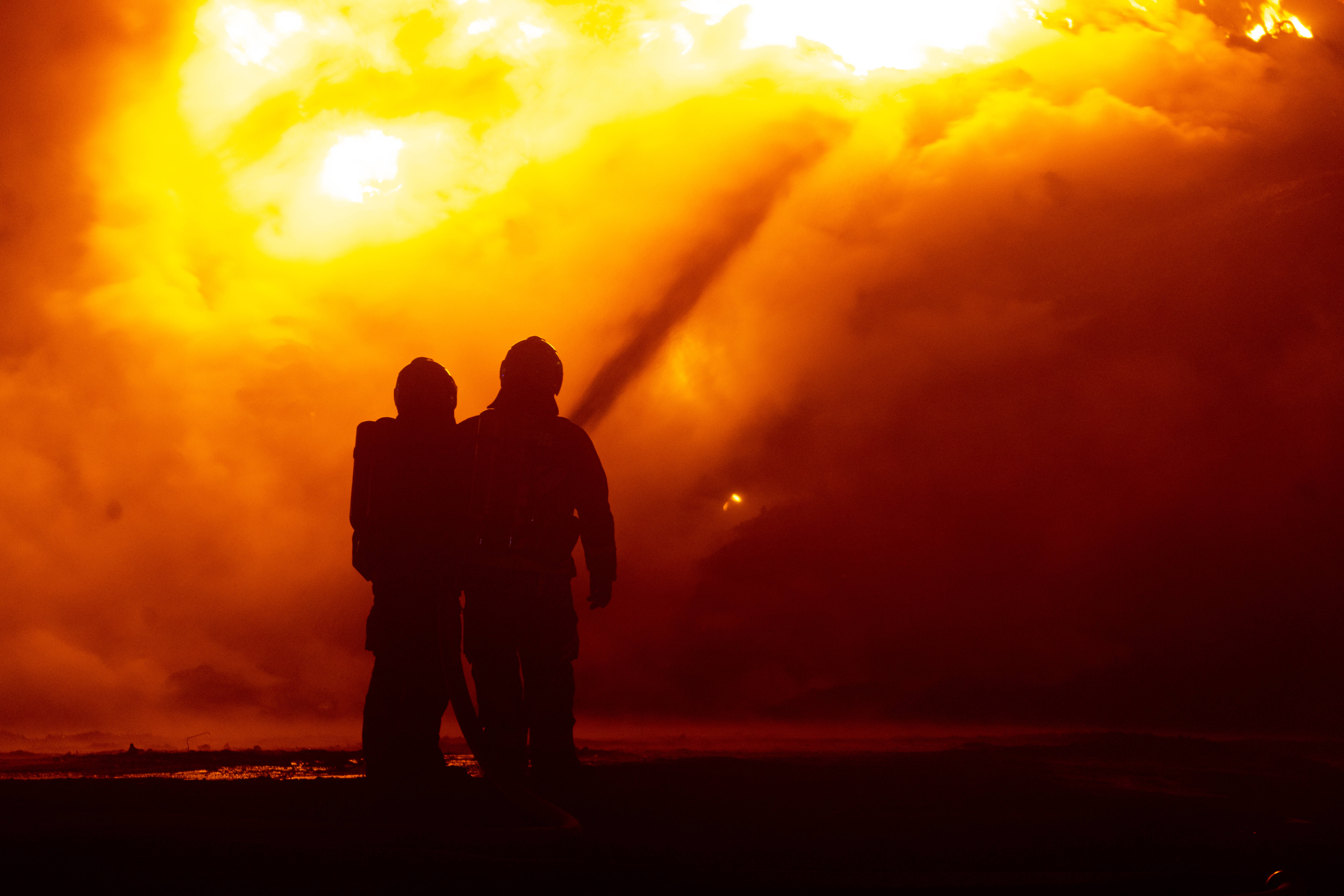 Feuerinferno! Zwei junge Menschen sterben bei Mietshausbrand in Berlin! 