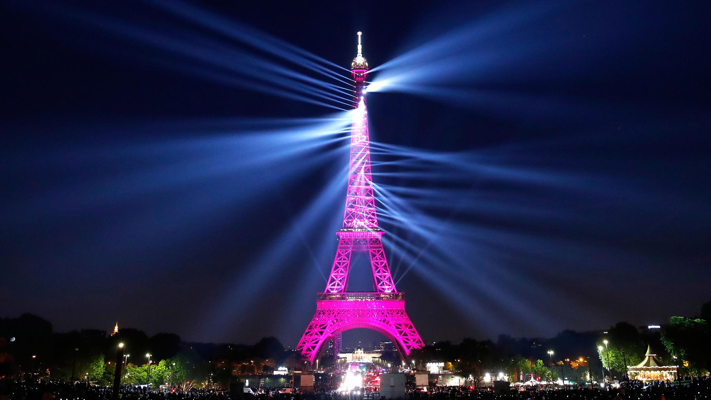 Eilmeldung - Deutscher stirbt bei Terroranschlag am Eifelturm! Angreifer rief "Allahu Akbar"