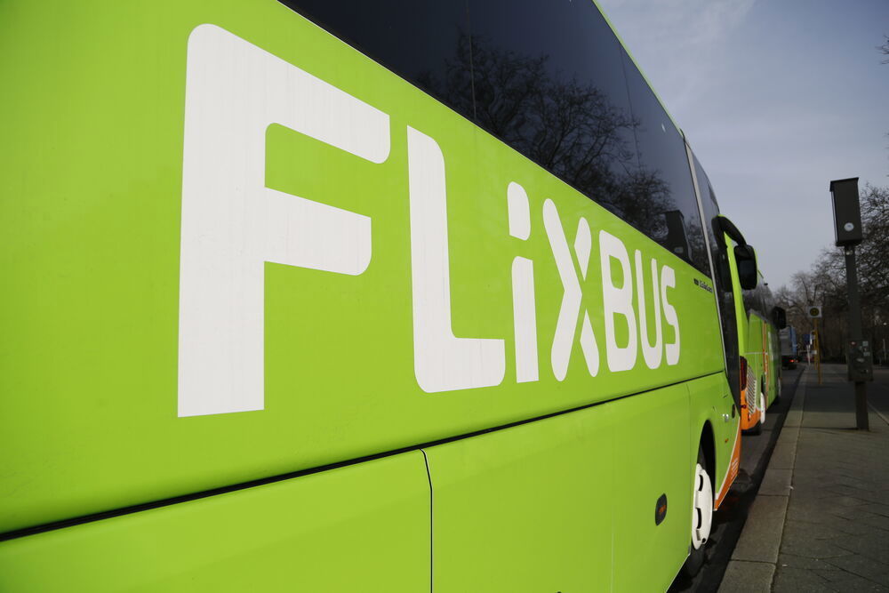 Drama auf der Autobahn: Fahrer von Flixbus verliert 13 Passagiere! Hier die ganze Geschichte: