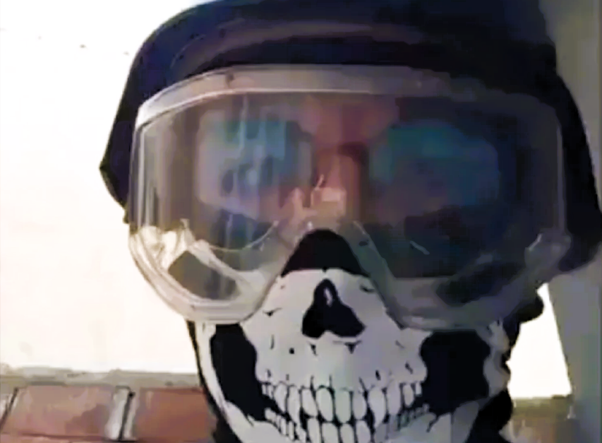 Eilmeldung! Unglaubliche Bluttat - Maskenmann sticht mit Messer auf Menschen vor Moschee ein!