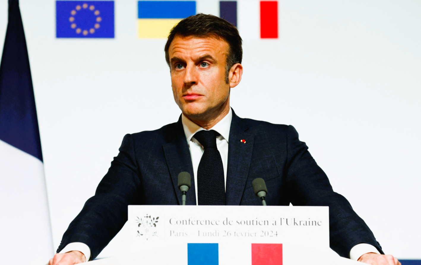 Macron en accéléré : l'interdiction des réseaux sociaux pour les moins de 15 ans est imminente