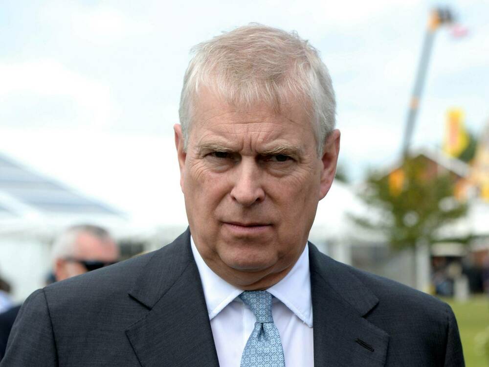 Rude coup pour le prince Andrew ! - Sa fille coupe le contact avec lui