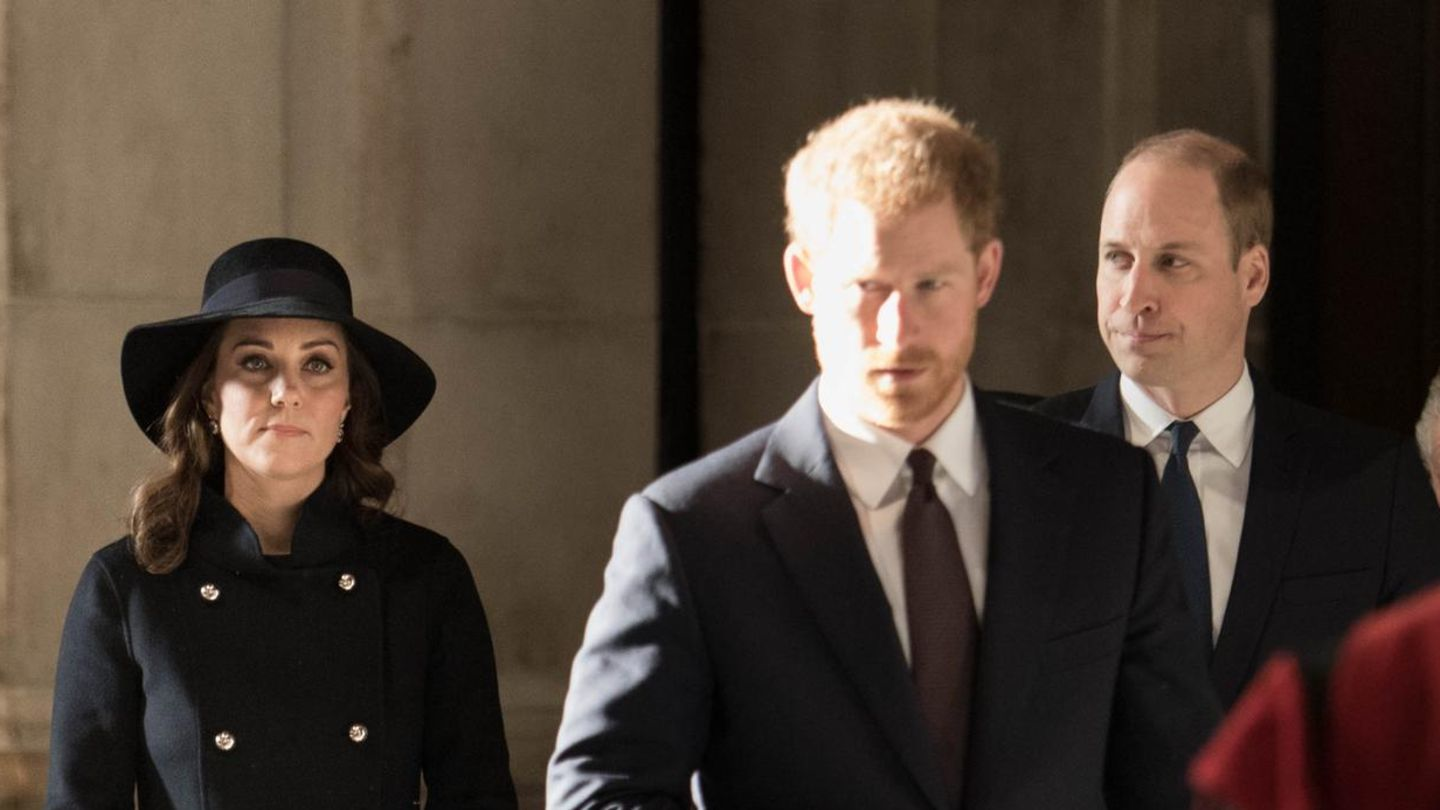 Kate en tant que médiatrice ? Elle croit en la réconciliation entre William et Harry - et cherche des moyens !