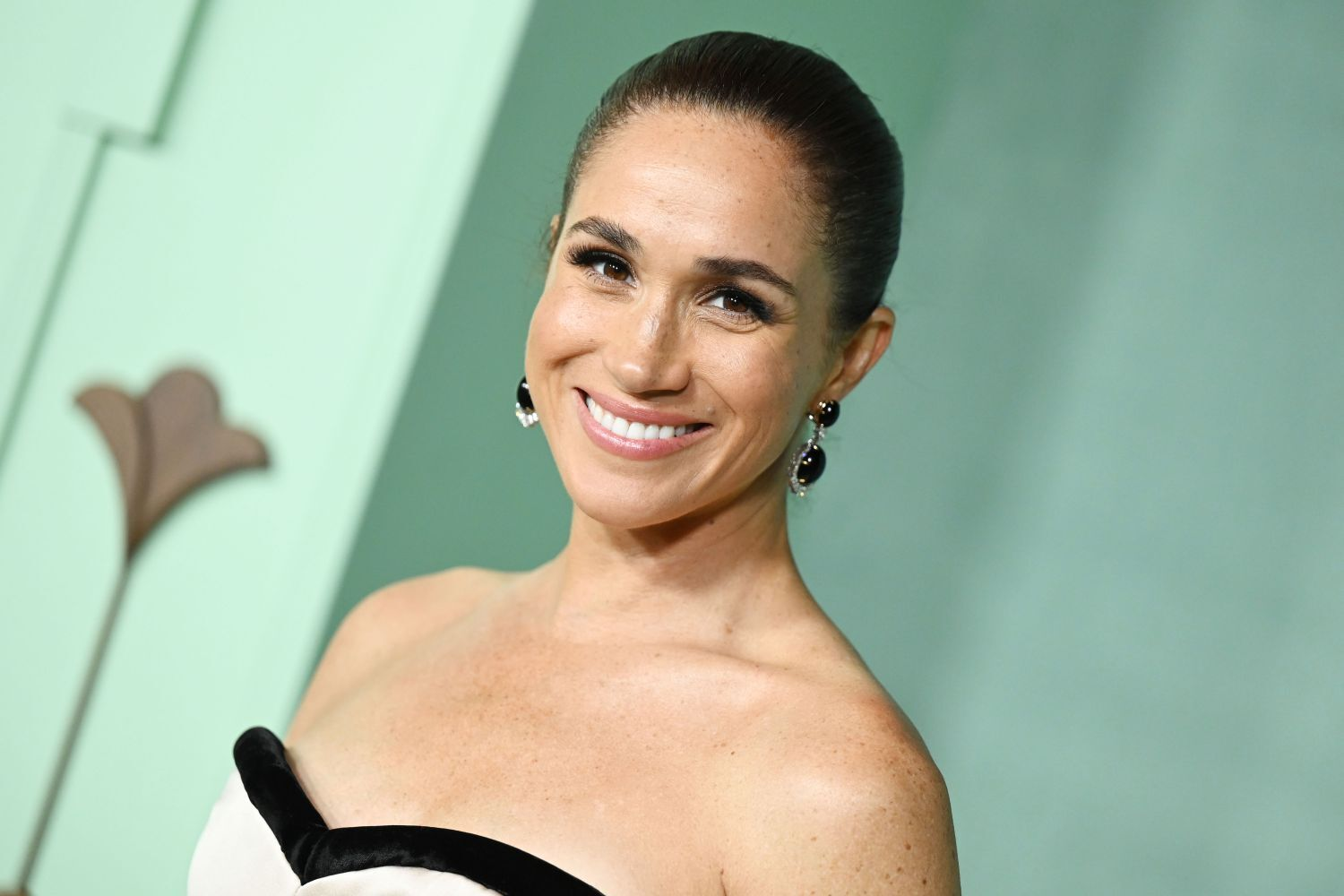 Meghan Markle’s Surprise Sneaker Pick: The Podiatrist-Approved Shoes Fans Swear You Can Walk 20,000 Steps In