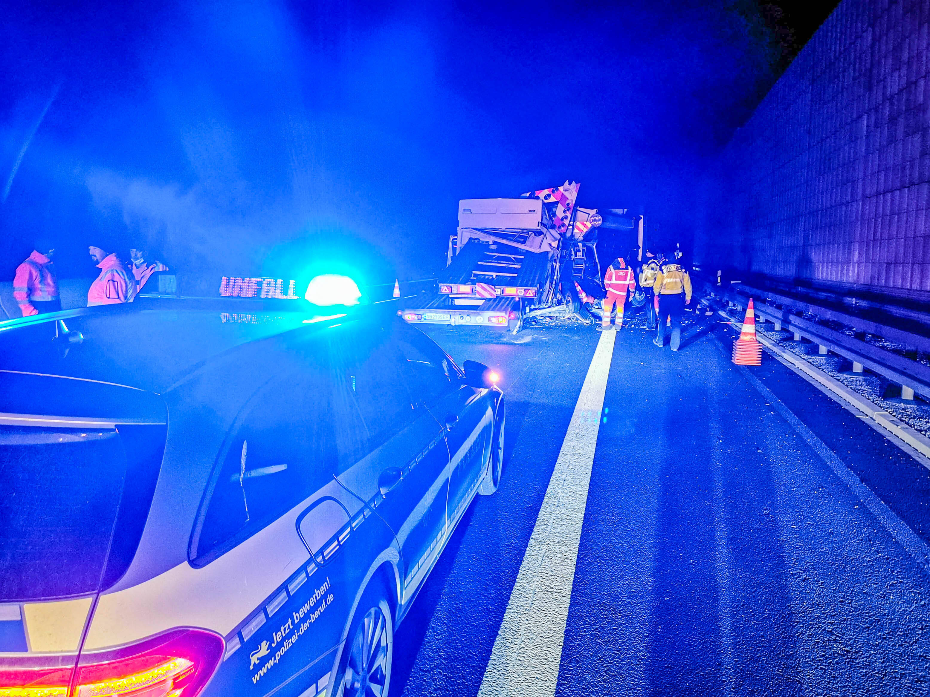 Vollsperrung! Unfall-Drama auf der Autobahn - komplette Sperrung