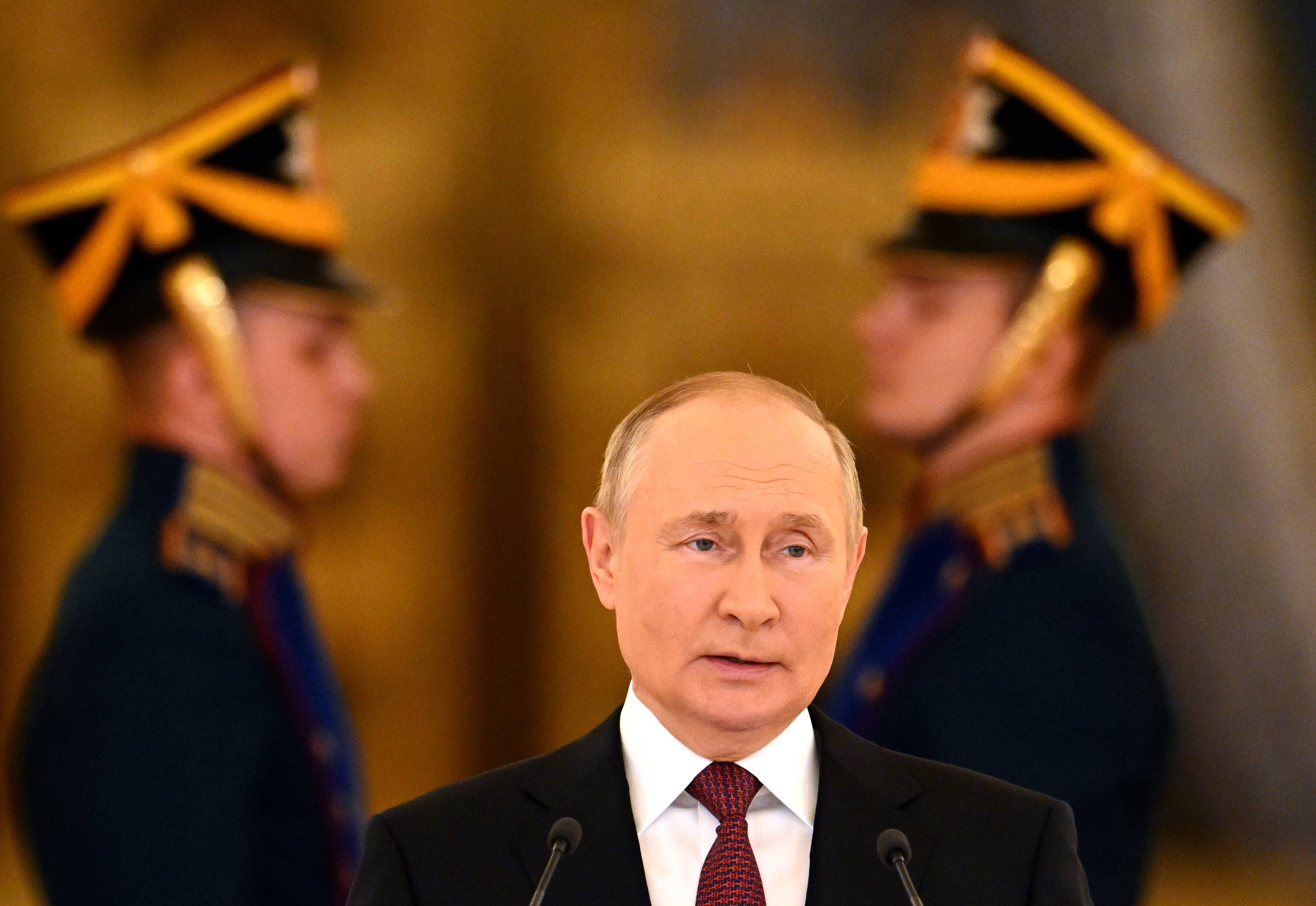 Mehrere Ärzte bei Putin im Kreml! Gesundheitszustand von Putin wohl bedenklich!