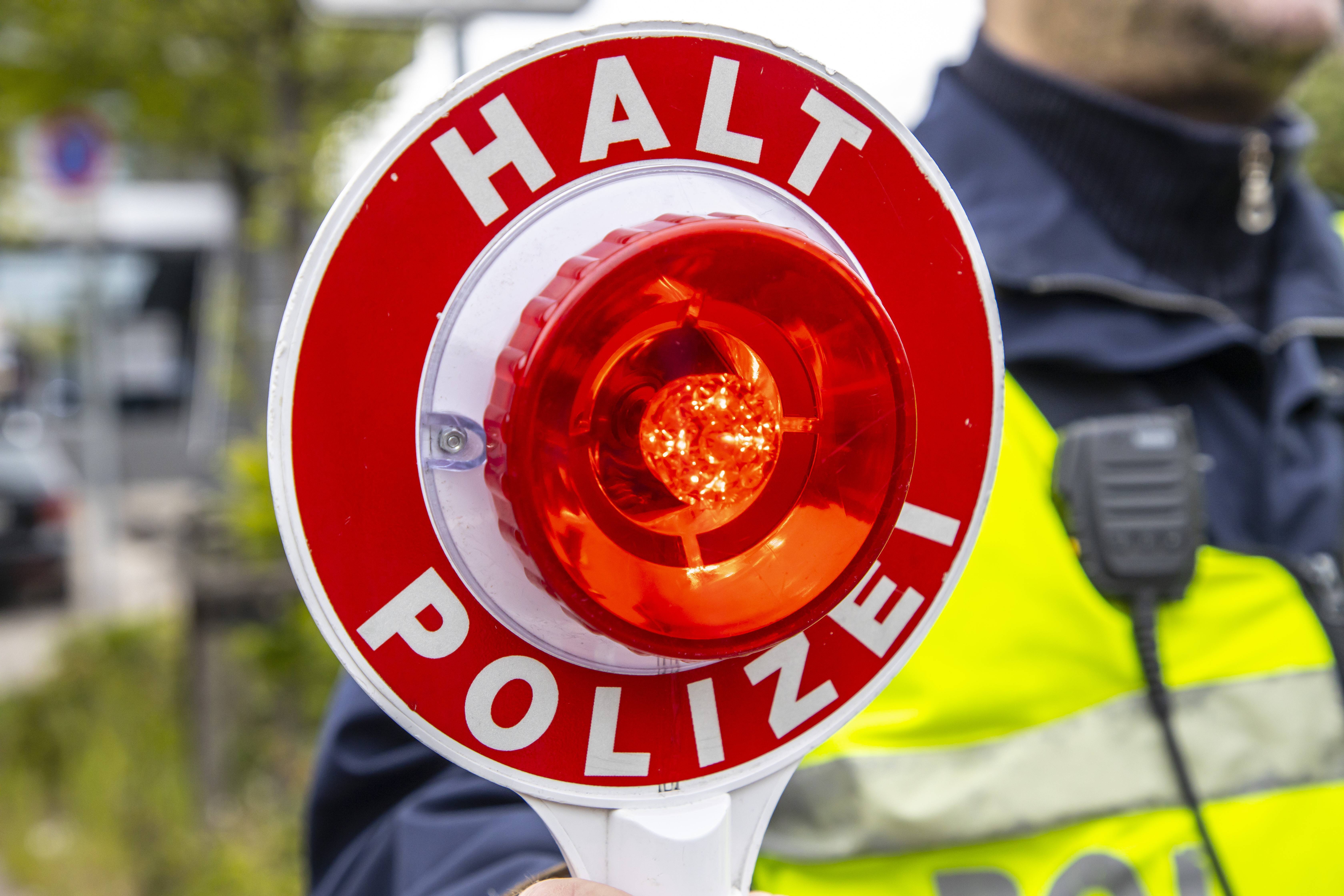 Mörder flieht vor Polizei und tötet bei Unfall unbeteiligte Person! Schrecklicher Unfall