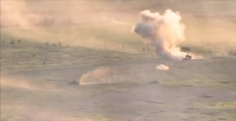 Angriff auf Russland! Kampfverbände durchbrechen russische Grenze und greifen Putins Armee an!