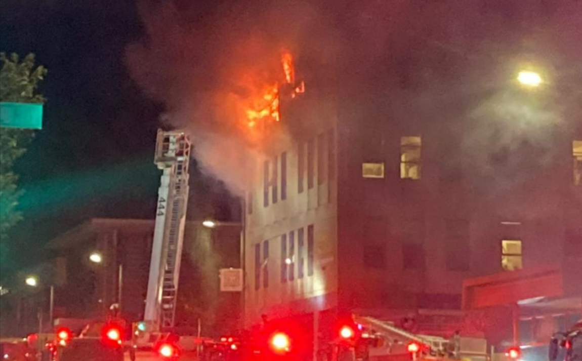 Feuer in Krankenhaus! 3 Menschen sterben in ihren Betten - Feuerwehr leistet "übermenschliches"!