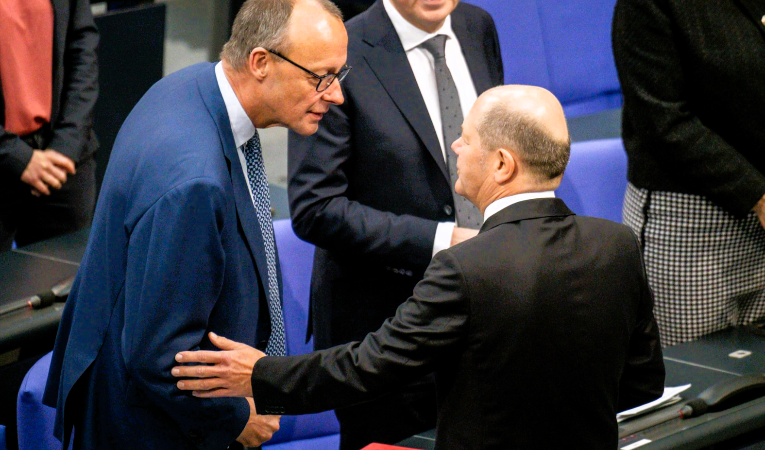 Politik-Hammer! Kanzler Scholz bittet CDU-Chef Merz um Hilfe!