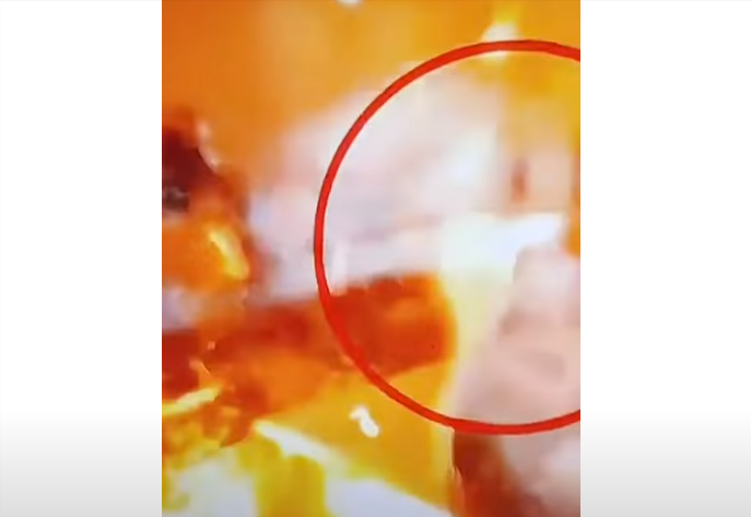 [Video] Politiker dreht durch und zündet Handgranate in Ratssitzung! 26 Menschen schwer Verletzt!