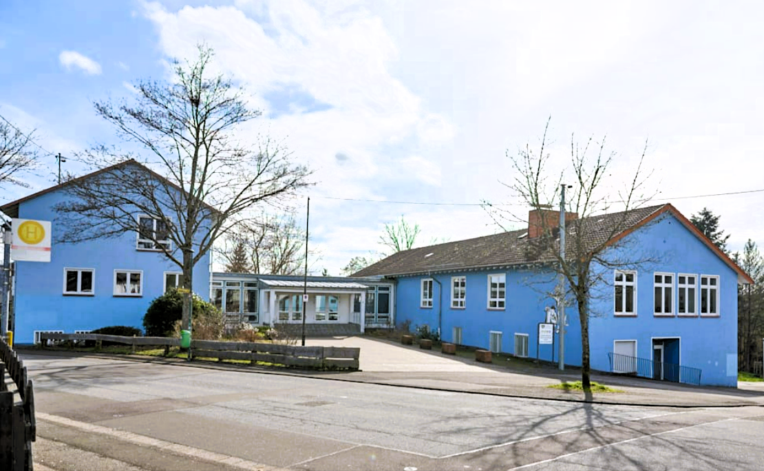 Schülerin schlägt auf Lehrerin ein! Großfamilie stürmt Gemeinschaftsschule - Wahnsinn in Deutschland
