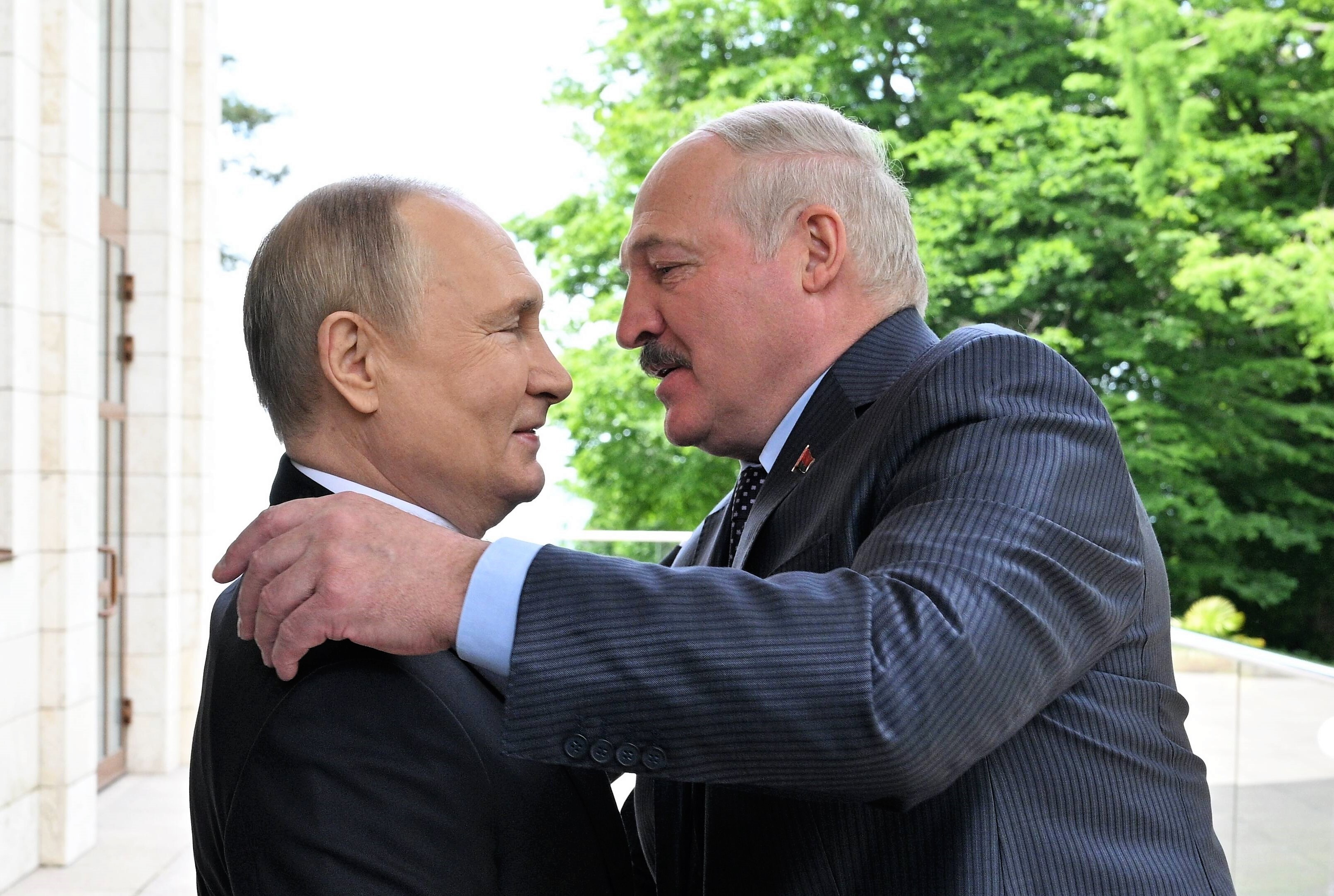 Traîtrise inattendue! Le président Lukaschenko trahit son allié de longue date, Poutine. Découvrez tout ici!