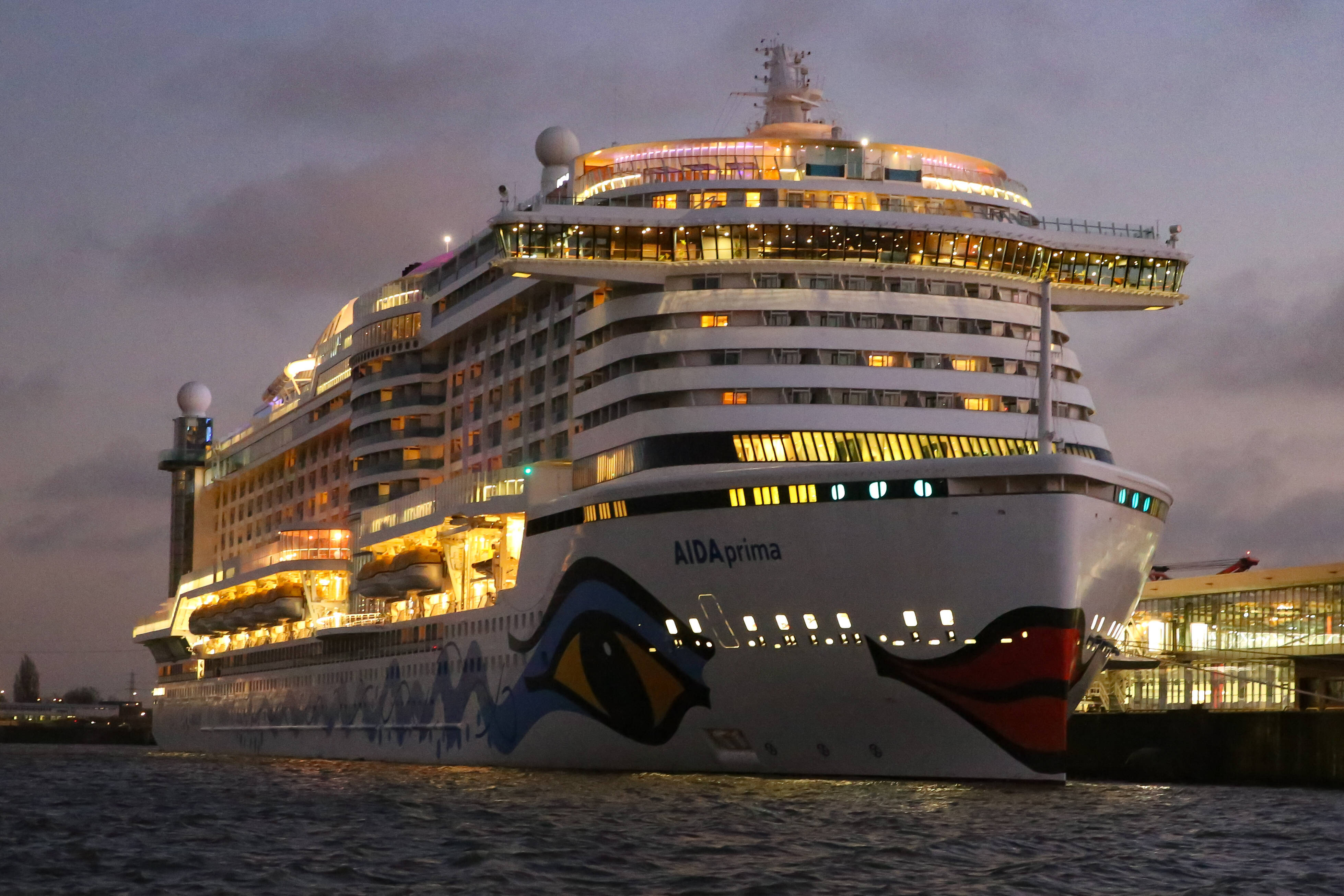 Drame sur un navire de croisière : deux morts suite à une fuite de vapeur inattendue ! Détails choquants à l'intérieur