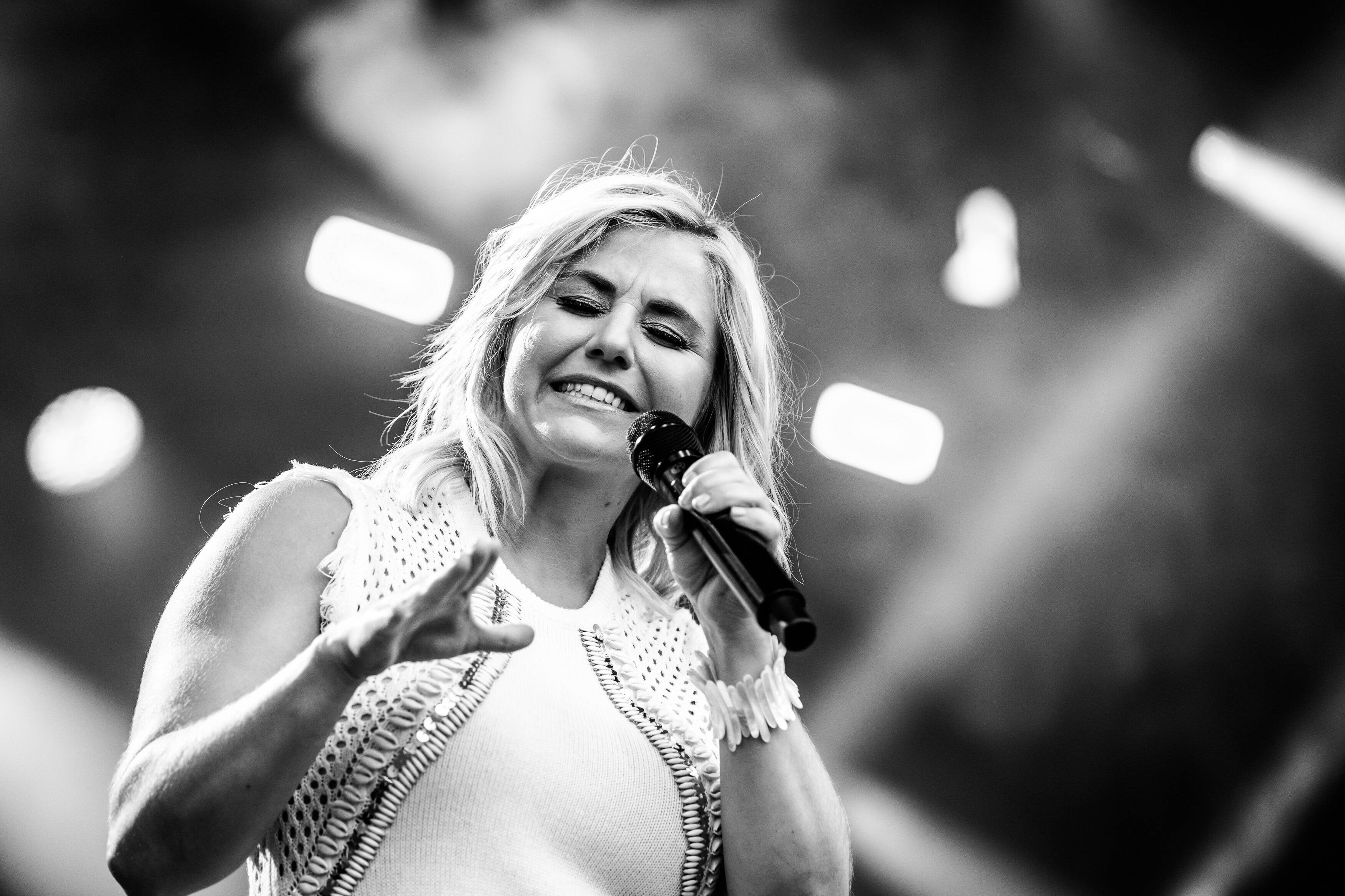 Beatrice Egli mariée ? Découvrez la vérité derrière les bagues mystérieuses qu'elle porte !