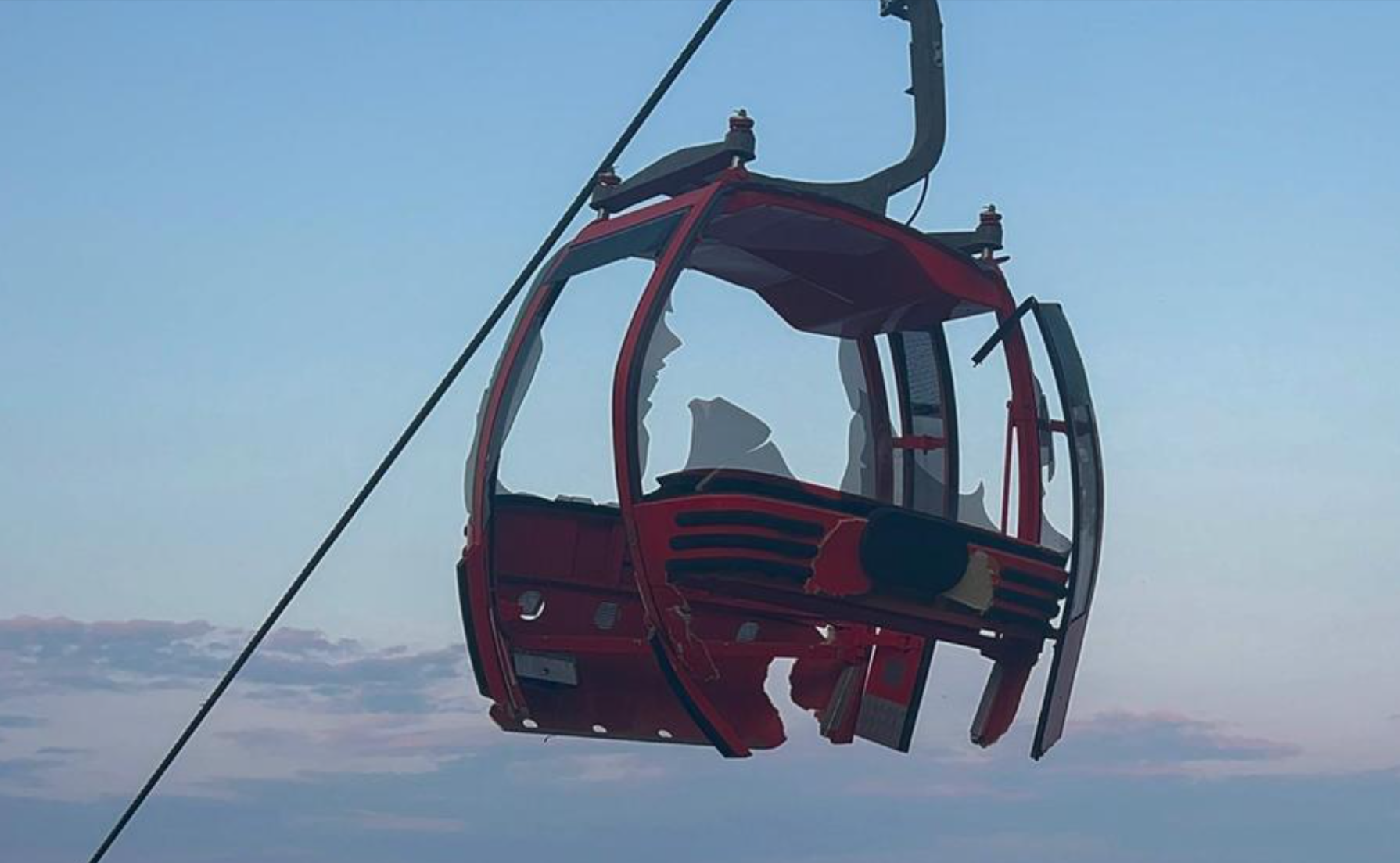 Accident de téléphérique dans les Alpes : une gondole percute une station de montagne – Grande opération de sauvetage à 2800 mètres d'altitude