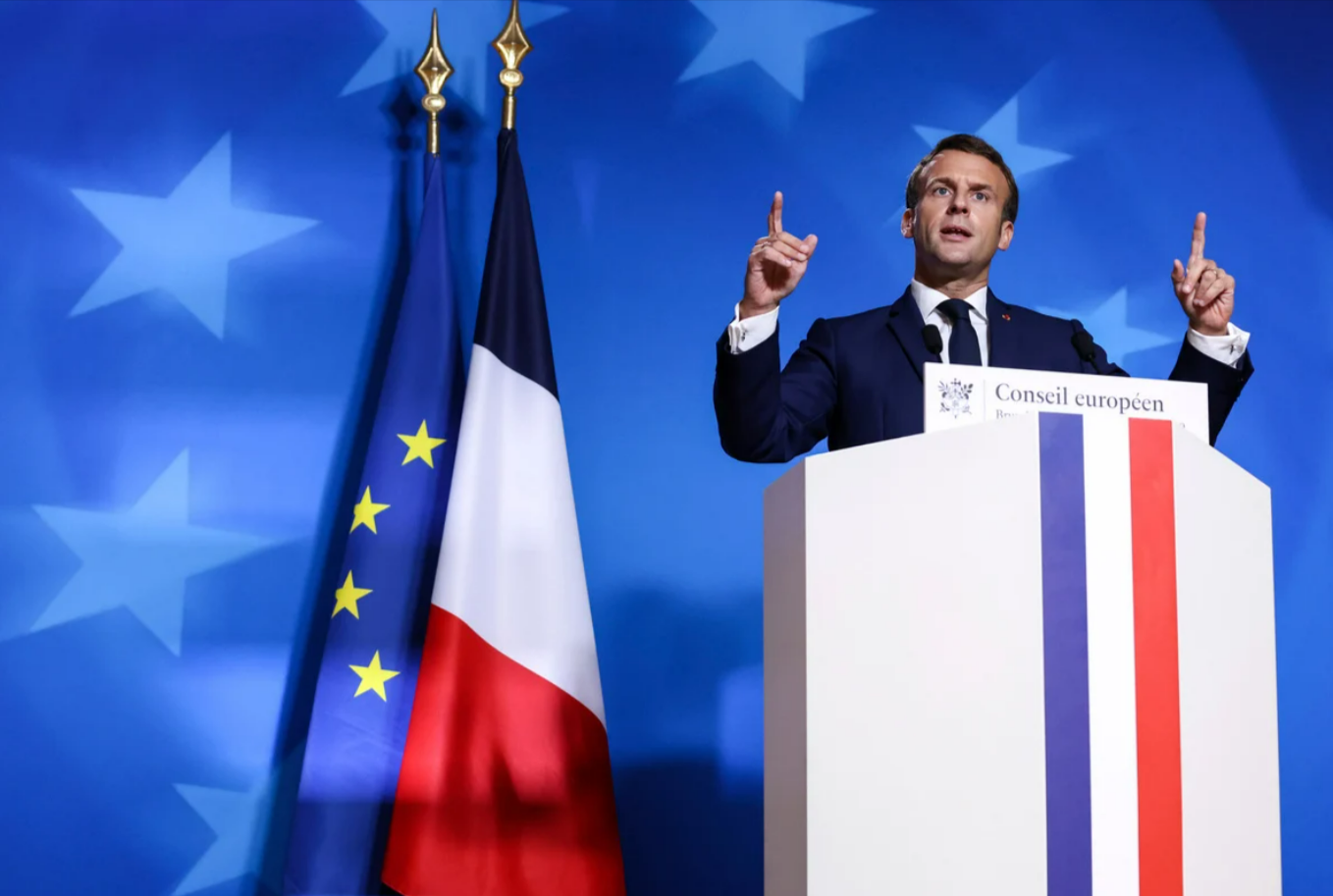 Controverse à Davos : pourquoi Macron portait des lunettes de soleil – et la réaction de Trump